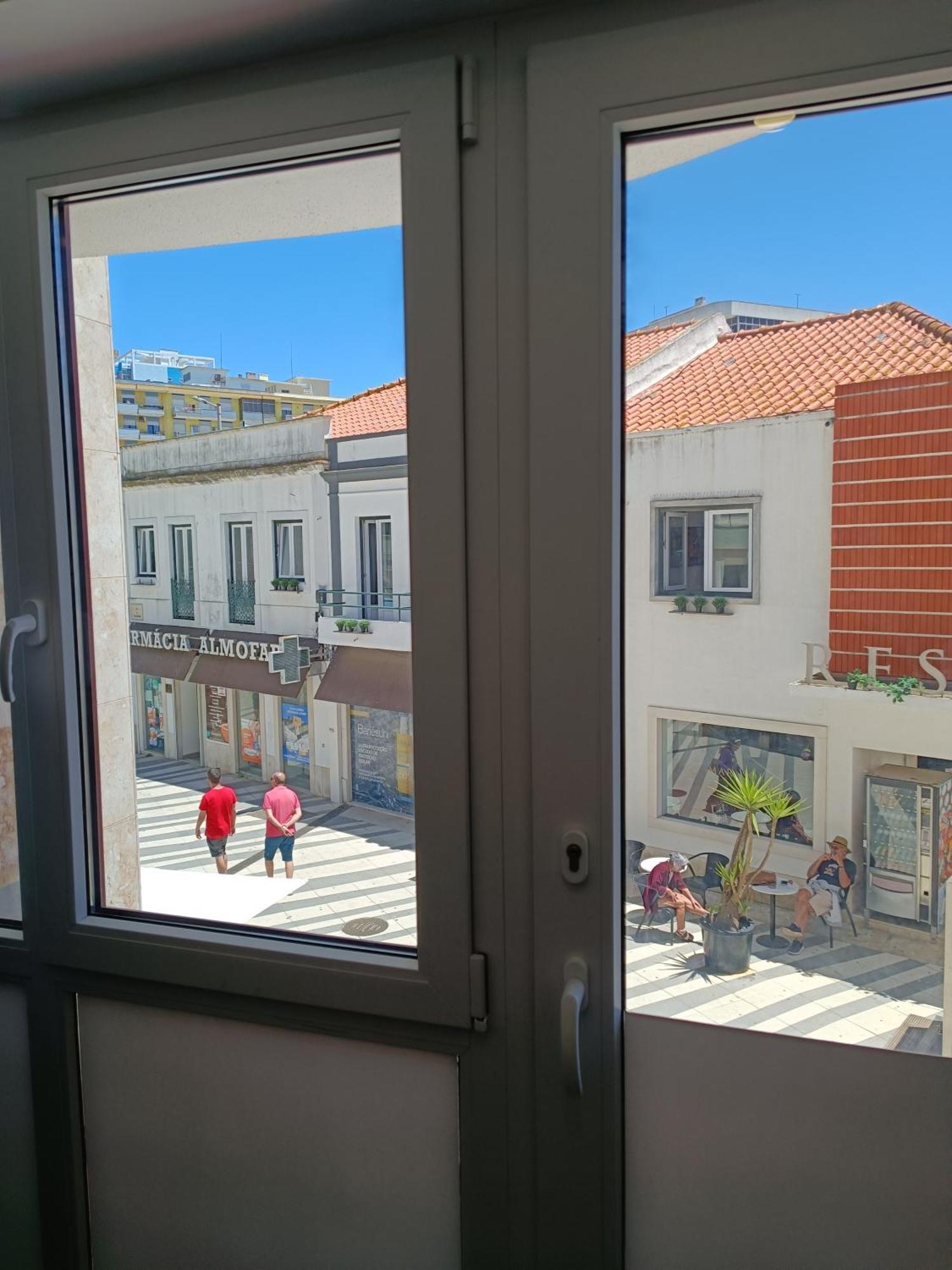 קוסטה דה קפאריקה Plaza Caparica Hostel מראה חיצוני תמונה