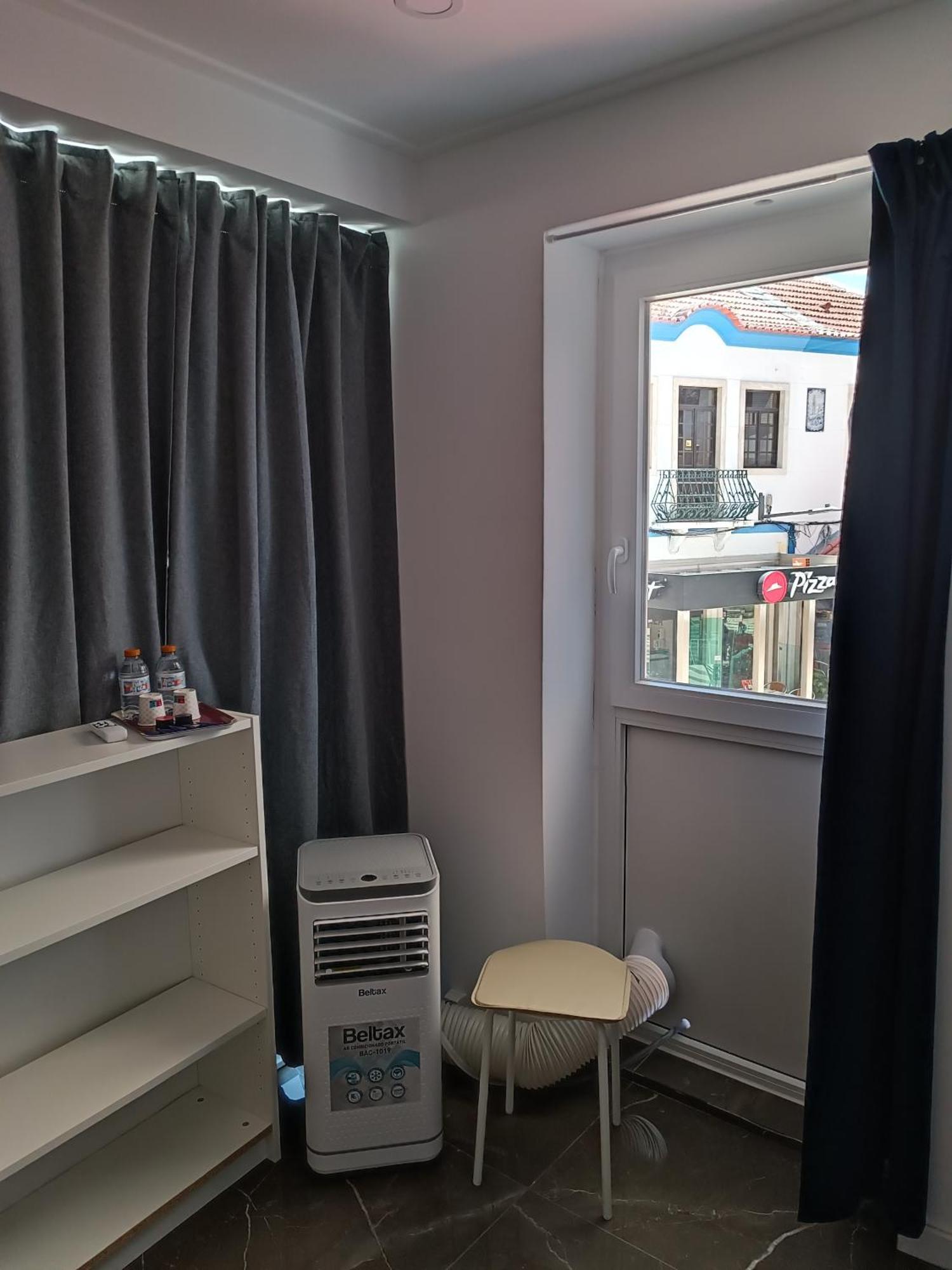 קוסטה דה קפאריקה Plaza Caparica Hostel מראה חיצוני תמונה