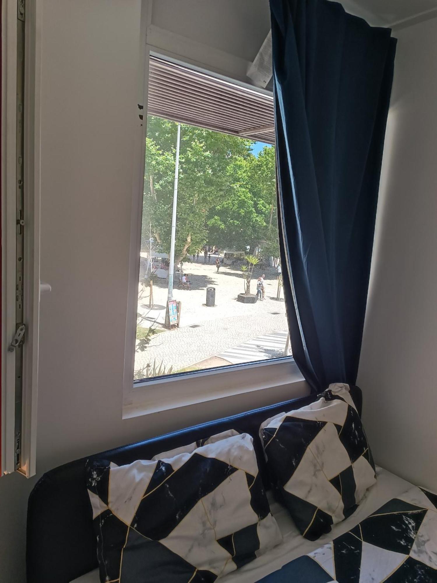 קוסטה דה קפאריקה Plaza Caparica Hostel מראה חיצוני תמונה