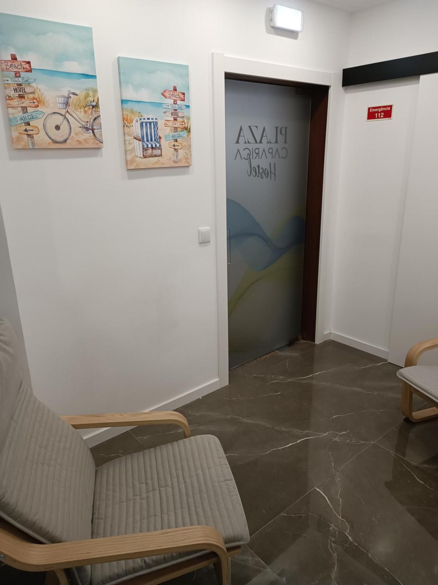 קוסטה דה קפאריקה Plaza Caparica Hostel מראה חיצוני תמונה