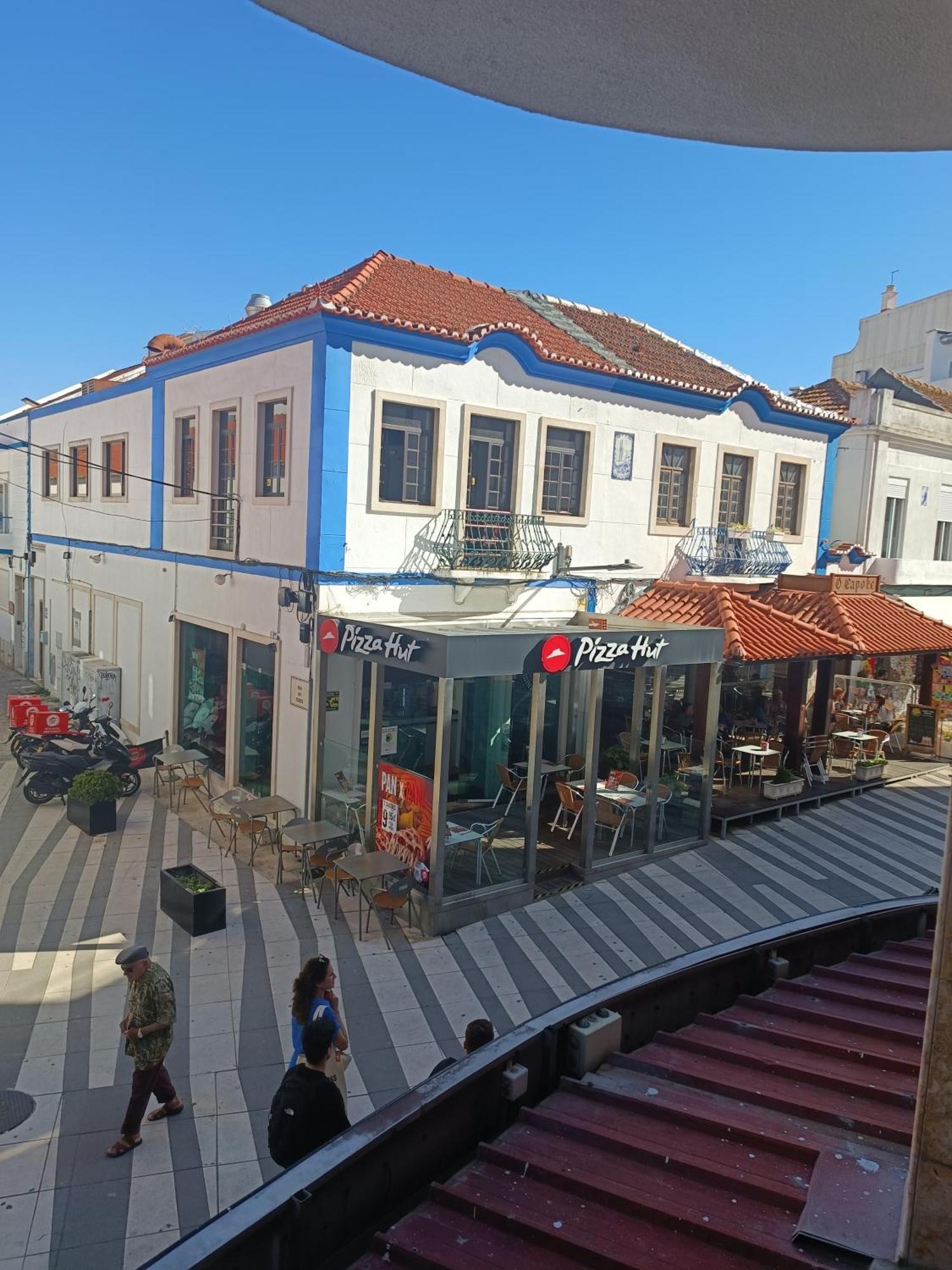 קוסטה דה קפאריקה Plaza Caparica Hostel מראה חיצוני תמונה